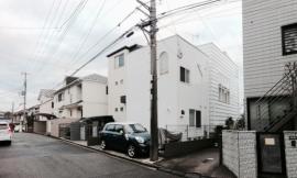 Tama-plazaסլ House in Tama-plaza by Takushu ARAI Architects