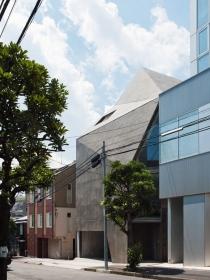 鲼μ House in Minami-azabu by ɾBOӋ Hitoshi Wakamatsu